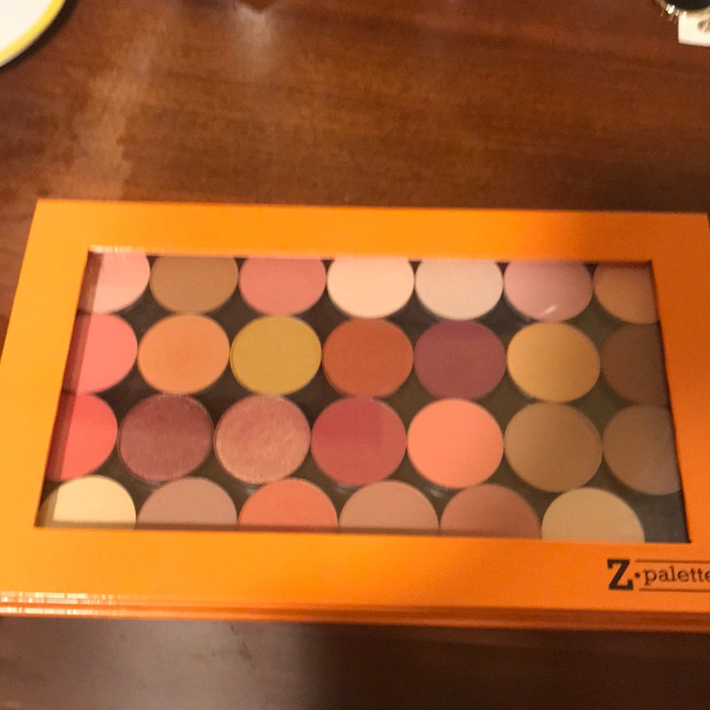 26 single colourpop eyeshadows